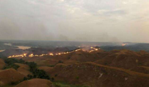 Incendio en el Meta, en el sector conocido como Indio Acostado. Incendio en el Meta, en el sector conocido como Indio Acostado.