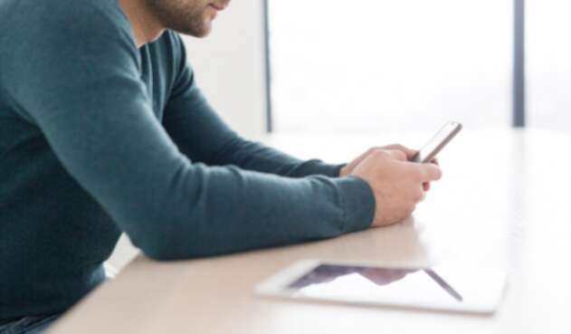Un hombre en redes sociales