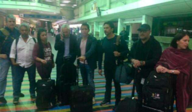 Jorge Ramos y el equipo de Univision saliendo de Venezuela a Miami tras ser deportados por el régimen de Nicolás Maduro Jorge Ramos y el equipo de Univision saliendo de Venezuela a Miami tras ser deportados por el régimen de Nicolás Maduro