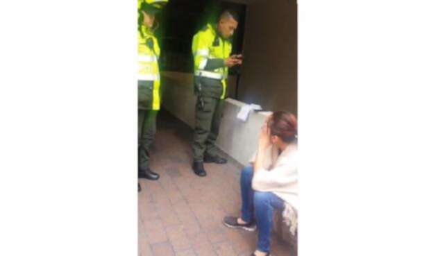 Le impusieron una multa por preguntar por el costo de una empanada en la calle.