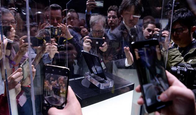 Huawei también presenta su teléfono con pantalla plegable