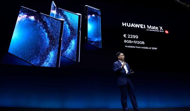 Huawei presenta su Mate X, smartphone con pantalla plegable