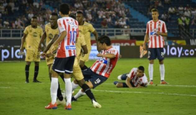 Matías Fernández, Junior vs Águilas