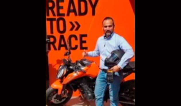 Nelson Artunduaga y la foto que se alcanzó a tomar con su moto