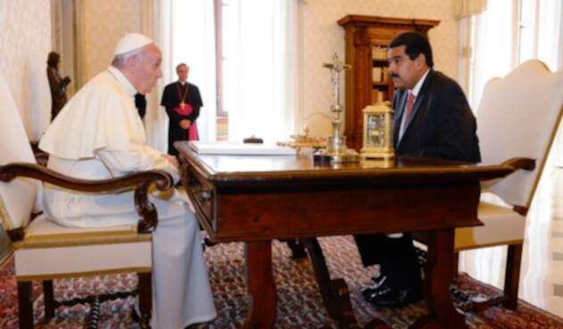 El papa Francisco y Nicolás Maduro el 13 de junio de 2013 en el Vaticano