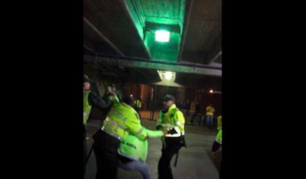 Denuncian abuso de fuerza de la Policía contra hincha del Once Caldas
