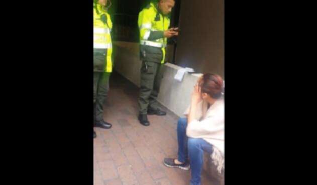 Le impusieron una multa por preguntar por el costo de una empanada en la calle