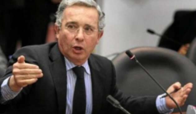 Álvaro Uribe Velez senador de la República