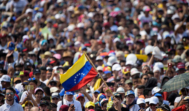 Centenares de venezolanos. Masiva asistencia de colombianos y venezolanos a concierto Venezuela Aid Live