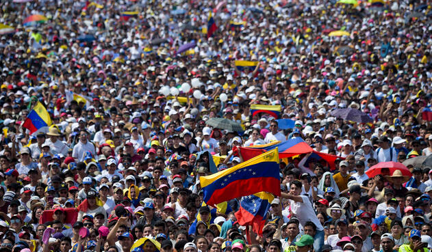 Masiva asistencia al concierto Venezuela Aid Live