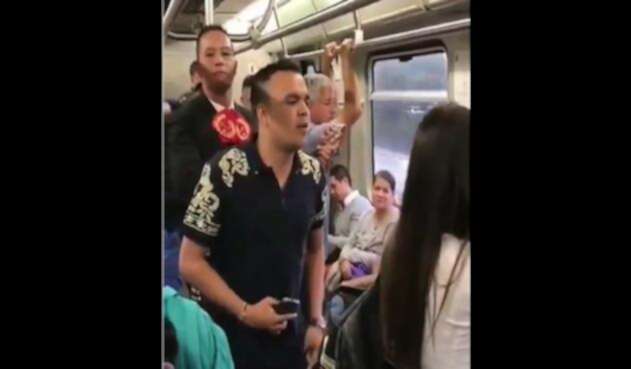 Serenata en el metro de Medellín