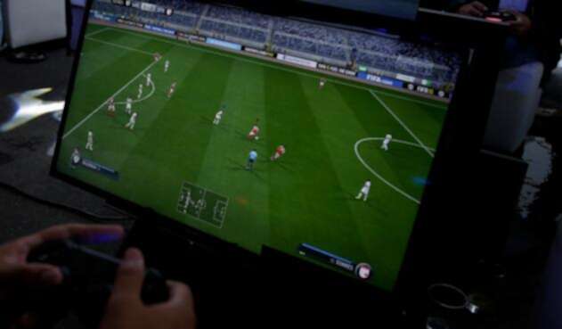 Un colombiano haciendo uso de los videojuegos