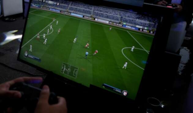 Un colombiano haciendo uso de los videojuegos