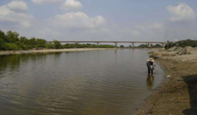 Cauce del río Cauca tras el cierre de la segunda compuerta de Hidroituango. Cause del río Cauca tras el cierre de la segunda compuerta de Hidroituango