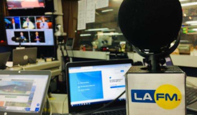 Cabina de La FM Cabina de La FM
