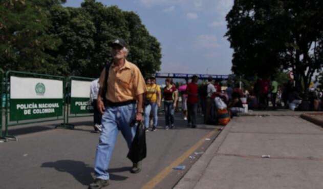 Así es el paso de la frontera entre Colombia y Venezuela