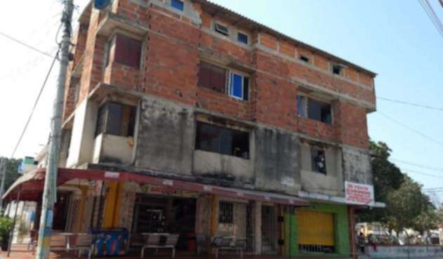 En esta casa fue hallado el cuerpo del adulto mayor. En este lugar residía la víctima mortal.