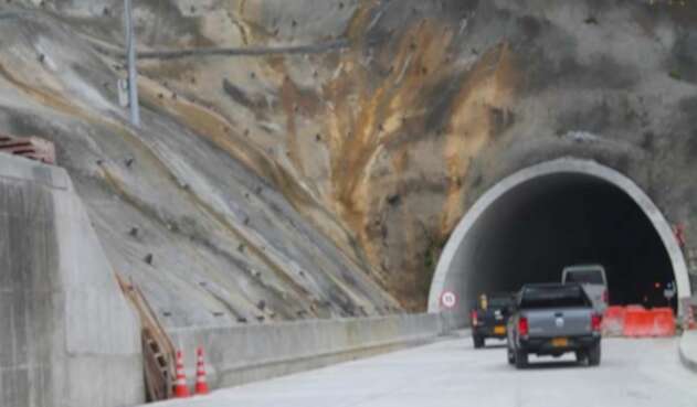 Ingreso al Túnel de La Línea