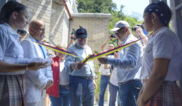 Estrena colegio en corregimiento de Arauca, municipio de Palestina (Caldas)