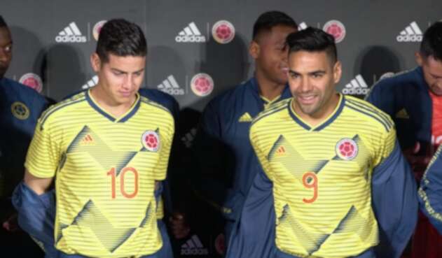 James y Falcao con la nueva indumentaria de la Selección Colombia