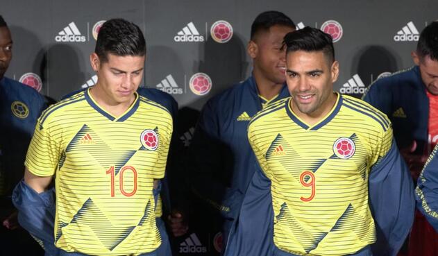 James y Falcao con la nueva indumentaria de la Selección Colombia
