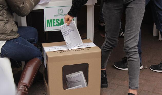 La intención de las circunscripciones especiales de dar más participación a las etnias acabó convirtiendo a los movimientos políticos en empresas de avales.