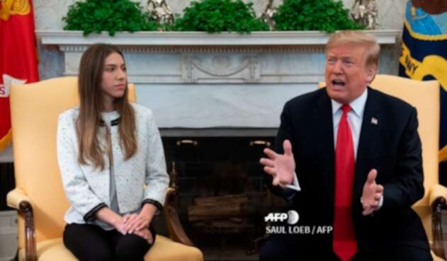 Fabiana Rosales, esposa de Juan Guaidó, junto a Donald Trump, presidente de Estados Unidos, en la Casa Blanca (Washington)