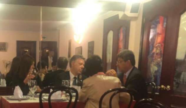 Juan Manuel Santos con Diana Fajardo y Alejandro Linares