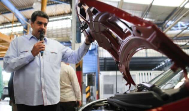 Nicolás Maduro, líder del régimen venezolano, visitando una fábrica de automóviles china ubicada en Las Tejerías, estado Aragua