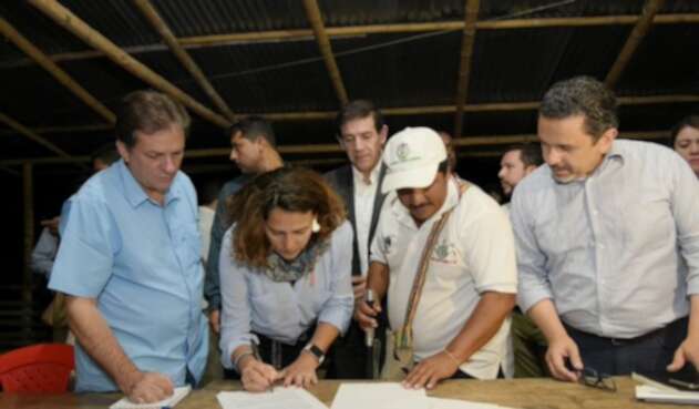 Comisión del Gobierno e indígenas del Cauca
