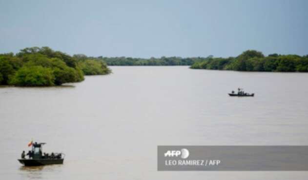 La Armada Nacional patrullando sobre el Río Arauca La Armada Nacional patrullando sobre el Río Arauca
