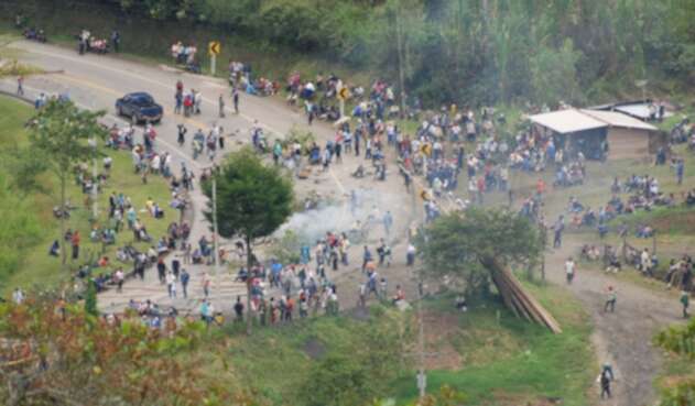 La Vía Panamericana, bloqueada en el marco de la minga indígena La Vía Panamericana, bloqueada en el marco de la minga indígena