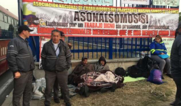 Conductores de Transmilenio en huelga de hambre
