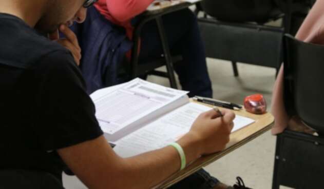 Jóvenes en búsqueda de su primer empleo Jóvenes en búsqueda de su primer empleo
