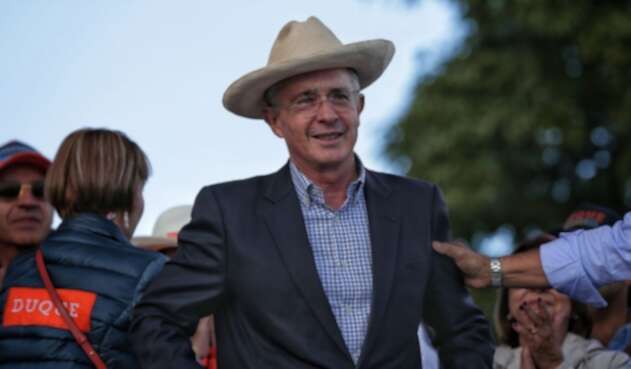 Álvaro Uribe Vélez Álvaro Uribe Vélez
