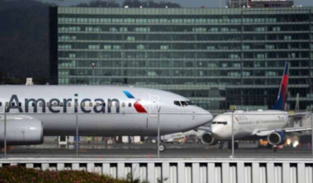 Airlines Boeing 737, de American Airlines y Delta Airlines Boeing 737, de American Airlines y Delta