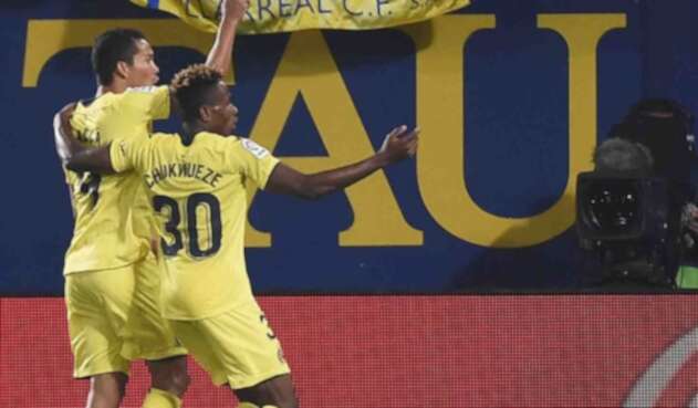 Carlos Bacca, celebrando su tanto ante el Barcelona Carlos Bacca, celebrando su tanto ante el Barcelona