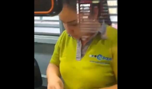Cajera de Transmilenio