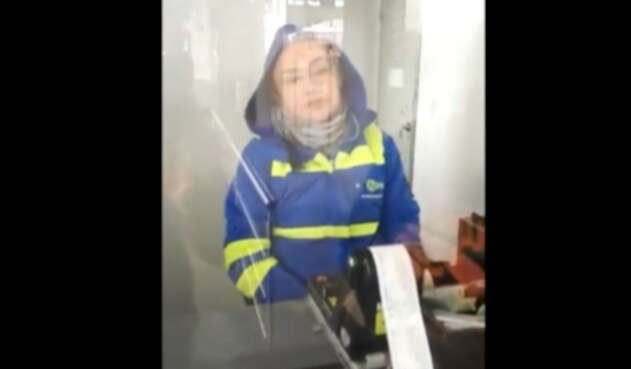 Cajera de Transmilenio