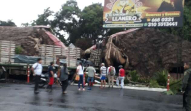 Accidente de tránsito en Villavicencio en la vía Llano Lindo Accidente de tránsito en Villavicencio en la vía Llano Lindo