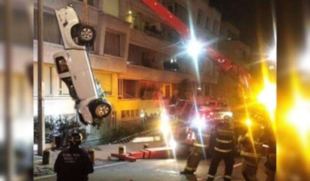 Camioneta accidentada en la Avenida Circunvalar.