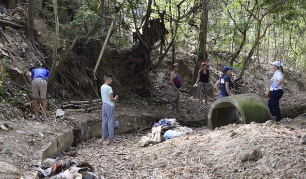 El trabajo ambiental en las quebradas El Tejar y Tierra Santa, con el fin de recuperar espacios para la sostenibilidad del Río Chiquito
