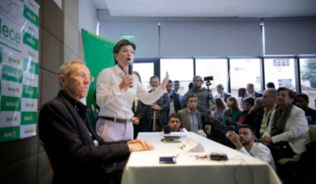 Claudia López y Antonio Navarro Wolff en rueda de prensa en Bogotá