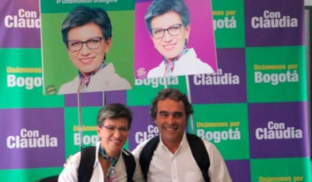 Claudia López y Sergio Fajardo en rueda de prensa ofrecida en Bogotá