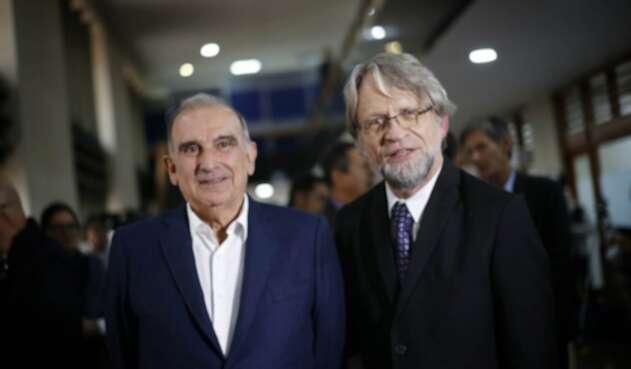 Humberto de la Calle y Antanas Mockus Humberto de la Calle y Antanas Mockus
