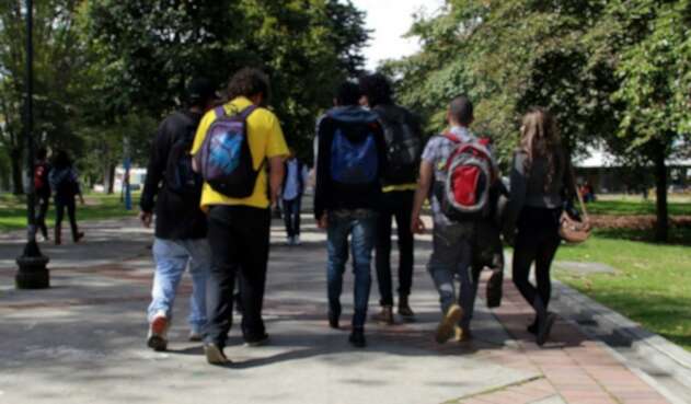 Estudiantes universitarios