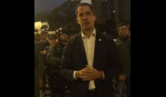 Juan Guaidó junto a Leopoldo López llaman al pueblo a alzarse contra Maduro