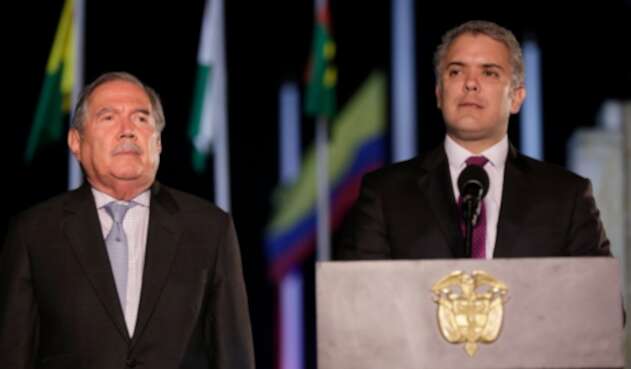 El ministro de Defensa, Guillermo Botero, junto al presidente Iván Duque