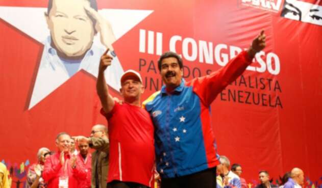 El exgeneral venezolano Hugo Carvajal junto al líder del régimen venezolano, Nicolás Maduro, el 27 de julio de 2014 en Caracas