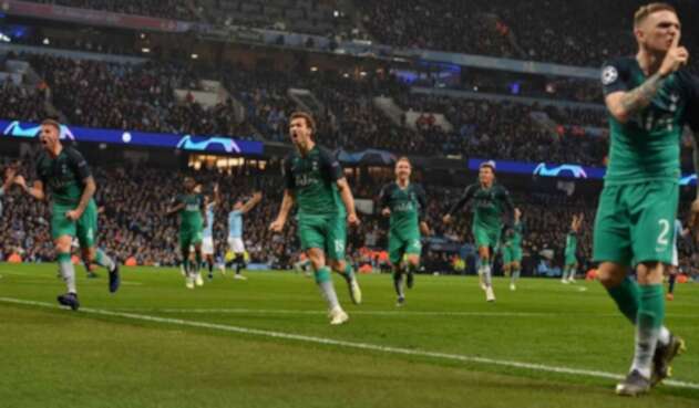 Tottenham enfrentará al Ajax en semifinales. Tottenham enfrentará al Ajax en semifinales.